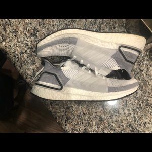 Women’s Adidas Ultraboost 19 Shoes size 9.5